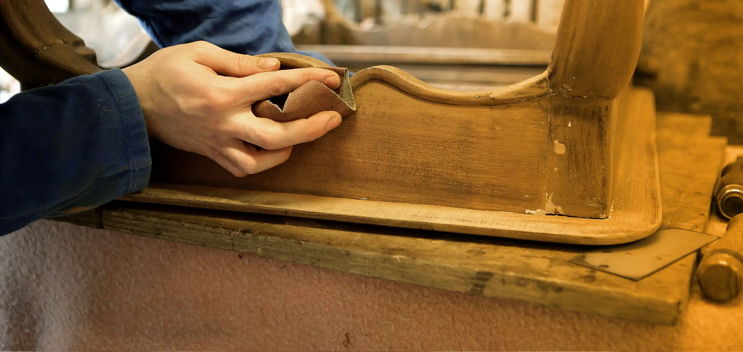 Restauration de meubles et mobilier ancien en bois à Annecy